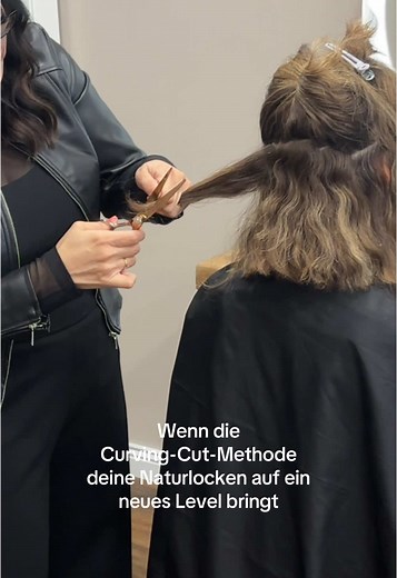 Magische Lockenpflege mit der Curving-Cut-Methode