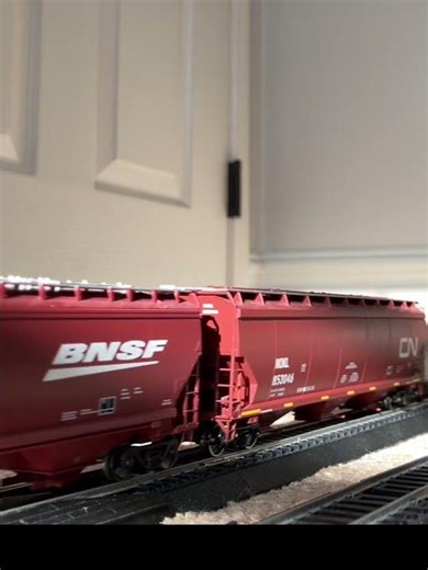 ho scale Walthers Mainline Union Pacific SD70ACe dcc/sound #hoscale #unionpacific #modeltrains