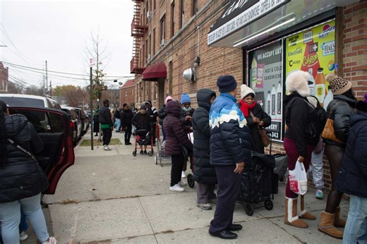 Photos: CM Riley hosts Thanksgiving food distribution at district office – Bronx Times