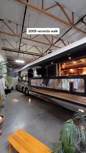 Luxury 2009 Country Coach Veranda 45-Foot RV with Only 65k Miles