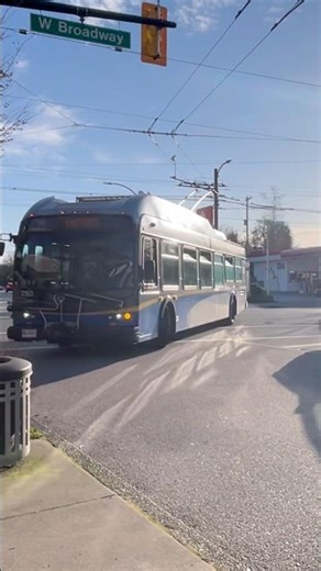 TransLink trolleybus 2153 2006 New Flyer E40LFR on 14 Hastings