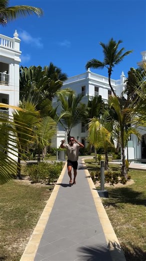 RIU Hotels & Resorts on Instagram: "💡 Did you sleep through your alarm for breakfast? 💤 No worries — you’ll always find something to eat at an all-inclusive hotel 😋 . . 💡 ¿Se te pasó la alarma para despertarte y llegar al desayuno? 💤 No te preocupes: en un hotel todo incluido siempre encontrarás algo para comer 😋 #RIUtastic #riuhotels #vacationlife #besthotels #travel365 #foodandtravel"