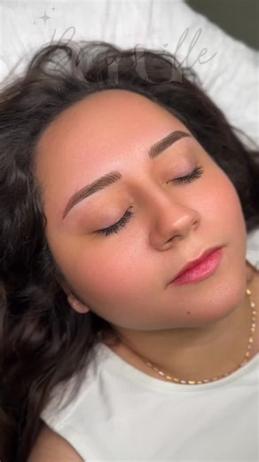 🩷Nano Brows🩷 Let’s talk about the differnece. Microblading uses a manual blade to create hair-like cuts in the skin, giving a natural look but can fade unevenly over time. Nano Brows use a tattoo machine also known as a stylist and ultra-fine needle to implant pigment gently—less trauma, smoother healing, and longer-lasting results. ✨ Softer, precise, and perfect for all skin types! #brownsvilletx #NanoBrows #ombrebrows #powderbrows #PMUArtist #permanentmakeup #browtransformation #beauty #brow