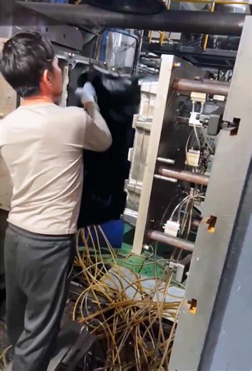 We are the original factory specializing in producing waterproof boxes.#waterproofbox #chest #manufacturer #fyp #OEM #odm