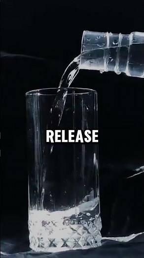 5 natural diuretics to flush water retention 💧#beatthebloat #waterretention #naturalremedy