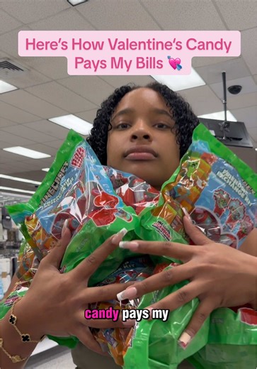 Prime customers are really buying this for $25 😳💘🍫 This is Amazon FBA. You buy products from regular stores (that’s called arbitrage), send them to Amazon, and Amazon ships them to customers for you. Super beginner friendly, no experience needed, no LLC needed, and you can literally start with around $50 especially if you’re doing RA 💕 I started in 2023 with only a few hundred dollars, zero experience, working two jobs AND doing Instacart. I still found time to learn and take action. Fast fo