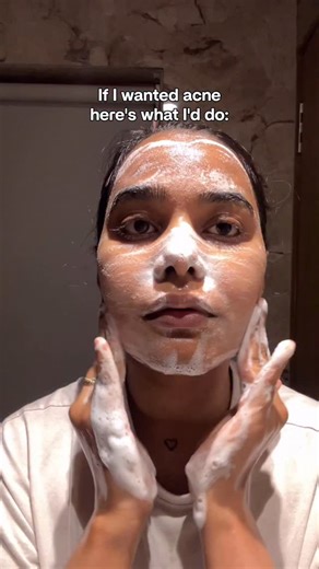 Suman Maurya | Skincare & Science on Instagram: "This would be my exact routine. 🙌🏻 1. I would layer every active in one routine and use a retinoid every single night as a beginner, without giving my skin time to adapt. 2. I would skip moisturiser because I would assume acne prone skin does not need hydration. 3. I would do random kitchen DIYs like besan packs, turmeric masks, curd packs, and homemade rice water without understanding my skin type. 4. I would completely mess up my sleep cycle a