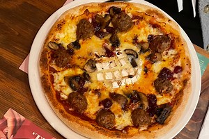 We sampled the Bella Italia Christmas menu – and nothing says festive like a whole camembert on a pizza - Netmums