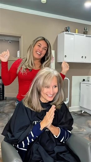 Leda Fazal on Instagram: "My rule of thumb, don’t touch the greys on the first session. I know I’ll never get it that light to match. I focus on the main issue and blend as best as possible. The roots are the last of my worries and will be tackled on the second visit when I have a clean canvas ;) btw this was a 8.5 hour session today #greyblending #greyhair #hairtok #hairstylistsoftiktok #hairstyletutorial"