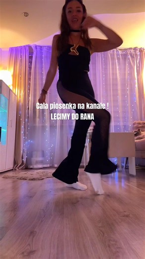 Cala piosenka juz jest 🤩 kto słyszał ! 😁😁🤩 #reels #dance #shuffledance #lecimydorana