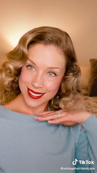 How to Create Vintage 1940s Pin Curl Waves