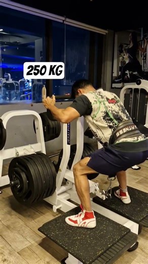#shortsfeed #motivation #viral #legs #workout #gym #250 #reps #india #powerlifting #belt #squat