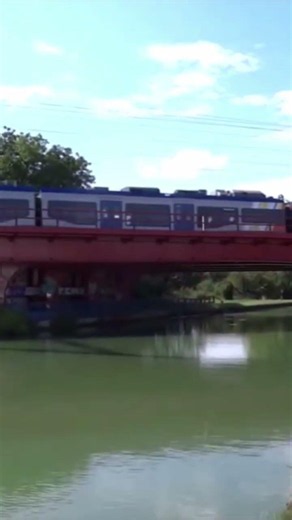 Régiolis dur le viadic du canal de la marne au Rhin