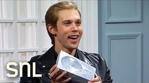 Austin Butler's white elephant exchange doesn't go as planned in 'SNL' sketch