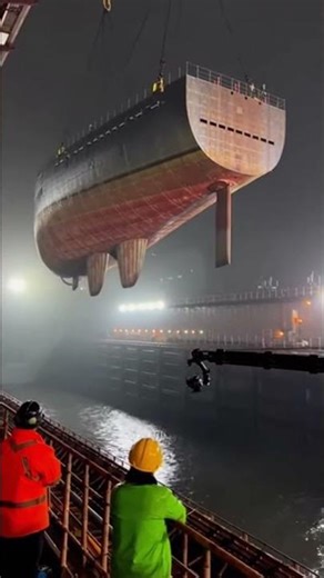 Full-Scale Stern Lift Before Tank Drop — Titanic BTS 🚢 #shorts #titanic #bts