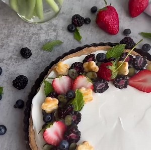 Our bright, sweet, juicy berries are perfect for spring desserts. Enjoy this easy, delicious no-bake cheesecake tart. | Harris Teeter