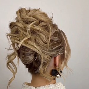 The perfect Christmas & New Year’s hairstyle! 🎄🎉✨ | Sweethearts Hair