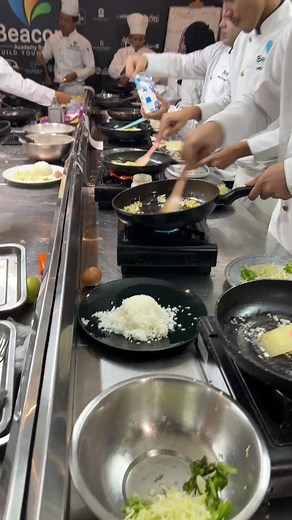 41K views · 495 reactions | সরাসরি দেখুন……… ✅৩ মাসের শেফ কোর্সের স্টুডেন্টরা ক্লাসে নিজ হাতে প্র্যাকটিস করছে | Beacon Academy Bangladesh | Facebook