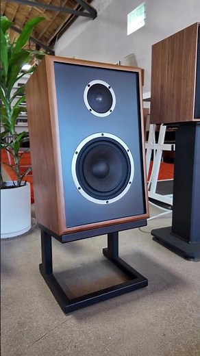 KLH Model Three on demo at Aural HiFi in Denver #hifiaudio