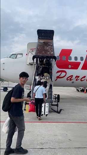 Super Air Jet vs Lion Air, which one will win? #lionair #superairjet