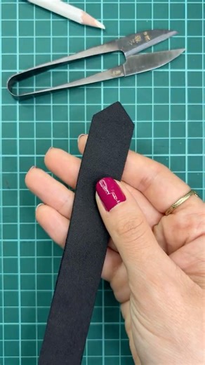 The easiest way to sew perfect pointy ends 🪡🩵 #learntosew #sewingforbeginners