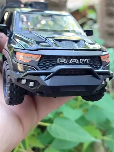 Scale Dodge Mammoth Pickup Highlights