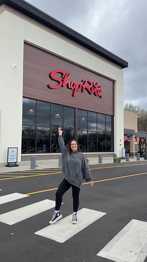 Meg Longo • NJ Content Creator on Instagram: "THIS BRAND NEW SHOPRITE IS UNREAL! #sponsored I am so excited to show you the brand new ShopRite in Watchung, NJ! This ShopRite is triple the size of their old location and has so many unique features you’ve never seen before! You can food shop quickly with prepared items from their Gourmet Garage - with a wide variety of options for lunch and dinner! This store has so many different departments that are so well curated - it’s a ShopRite like I’ve ne