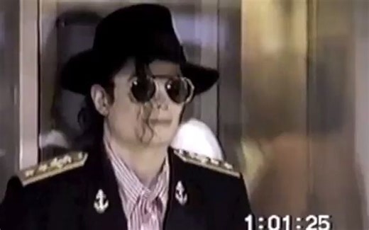 【转】罕见视频！ 迈克尔杰克逊《Smile》制作花絮1993