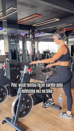 433K views · 15K reactions | Não sei oq mais dói, se é joelho ou  KKKKKKK af #memesacademia #memes #cardionabike #memes #engraçado #viralvideos #academia | • SARA DIAS | Facebook