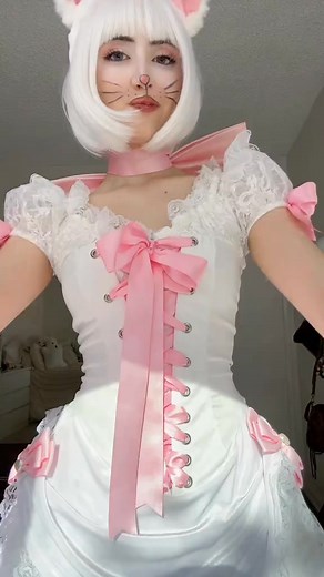 Definitely learned a thing or two from Miss Marie 🫶🏻 definition of class and sass and I love it #notsophiesilva #31daysofhalloween #halloweencostume #marie #aristocats Marie aristocats costume ideas | notsophiesilva1