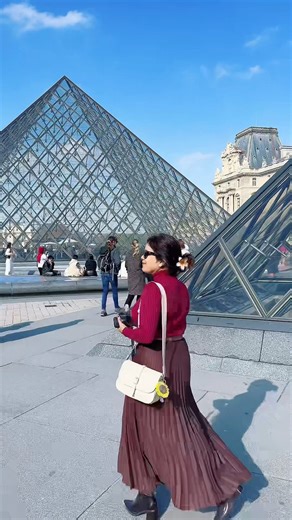 Louvre Museum is a must in Paris 🇫🇷❤️🥰 #louvre #paris #france #travel #shorts #love