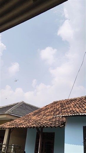 Heli Turun ke Padang Saat TPA Jatiwaringin Kebakaran