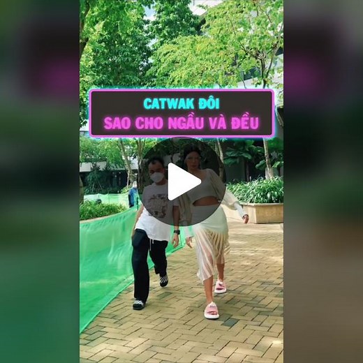Hướng Dẫn Đi Catwalk Đôi Một Cách Hài Hước