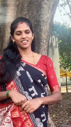 Jeyashree SenthilKumar on Instagram: "Saree from @ushafashions.23 #shreeshree97"