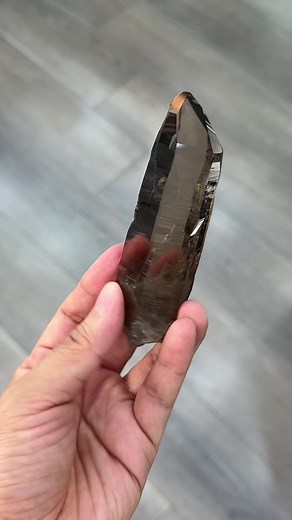 35 reactions | Super shiny, transparent, complete crystal with double terminations | Fei Yuan | Facebook