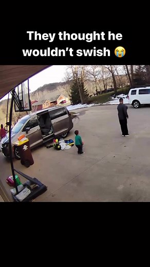 Never underestimate kids and their mini basketballs 😭 🏀 (via @mhermsen)