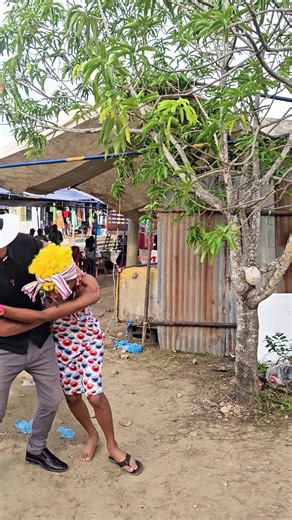 El padre sale en busca de Paloma 😂😂 #laramjo #NuevaGranada #pueblo #viralvideoシ #virals #palomayelpadre #bololo #barrio #humor #humorlatino | Paloma y el Padre