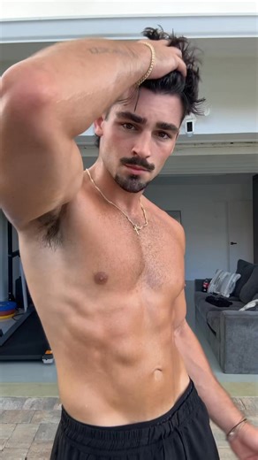 27K views · 3.2K reactions | Getting busy #flex#muscles#gym | Logan Copperwheat | Facebook