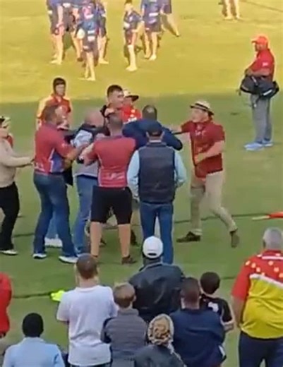 Video: Vuisgeveg by o11-rugbywedstryd ruk Vaal | Vaalweekblad