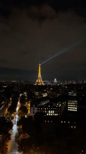 The Day the Eiffel Tower Turned White 🤍 #france #paris #eiffeltower #에펠탑 #파리 #パリ #エッフェル塔