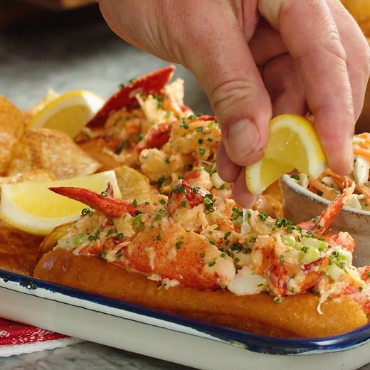 827K views · 10K reactions | Nothing says the final days of Summer quite like a stunning #LobsterRoll ! Get this delicious recipe in my mobile puzzle game #ChefBlast now: bit.ly/3aj0QC4 | Gordon Ramsay | Facebook
