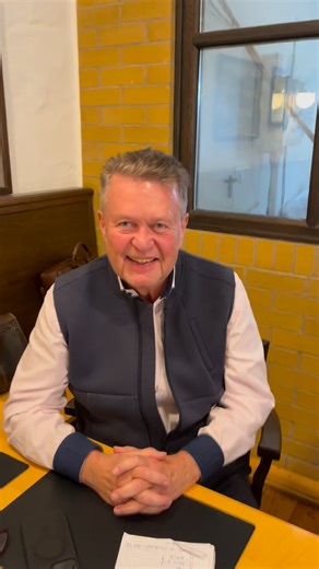 Pellegrino on Stage 📘⭐️ Vortrag & Autorenlesung Ich teile meine Geschichte nicht nur für Führungskräfte, sondern für alle, die beruflichen Erfolg mit Menschlichkeit verbinden wollen. Denn Erfolg ohne Herz führt letztlich in die Leere. Pellegrino macht Mut, den eigenen Weg bewusst, dankbar und menschlich zu gehen. #Pellegrino #Vortrag #Autorenlesung #Leadership #FührungMitHerz #Menschlichkeit#Achtsamkeit #Dankbarkeit #PersönlicheEntwicklung #BewusstLeben #AuthentischFühren #ErfolgMitWerten #Life