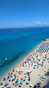 Ecco il famoso terrazzo dove è installata la webcam live, ad inizio agosto è possibile prenotare un soggiorno. Vedi nei commenti. | Tropea.biz Calabria - Eolie