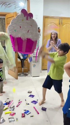 Ready, set, smash 🧁 Our Cupcake Piñata in action 🪅 #houseofpinataspk #pinatapk