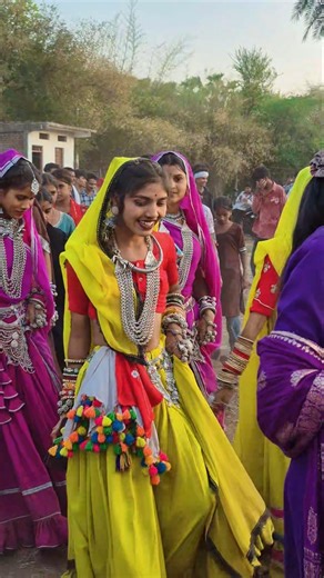 adivasi dance video // aadivasi gana // beautiful girls dance video // viral shorat #Ravliya_mandal