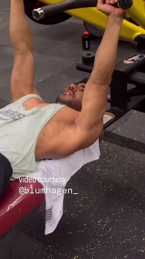 𝐃𝐑 𝐌𝐎𝐇𝐀𝐌𝐌𝐄𝐃 𝐀𝐌𝐄𝐄𝐍 on Instagram: "Gym injury- pectoralis tear✅️ 🏋️‍♂️ Pectoralis Injury often happens during heavy chest workouts, like bench pressing, when the chest muscles (pectoralis major) are overstretched or torn. 💥 This can lead to sharp pain, bruising, and difficulty moving the arm. 👉 Remember: don’t push your limits without proper form! 👍 A good warm-up and knowing when to stop can prevent this painful injury. Stay safe, and let your muscles heal properly! 💪 👉👉foll