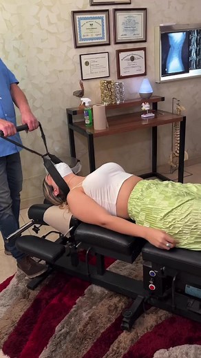 🖐 Ajuste y Tracción cervical. Y-Strap cervical adjustment. Alivio dolor de cuello. #Quiropractico #quiropraxia #quiropractica #reels | Clínica Quiropráctica y Terapia Física