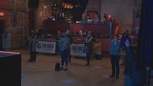 Edmonton amends COVID-19 mask bylaw to clarify rules for performances, worship settings