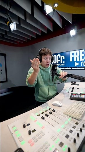 Mbappé Tanz Meme im Radio