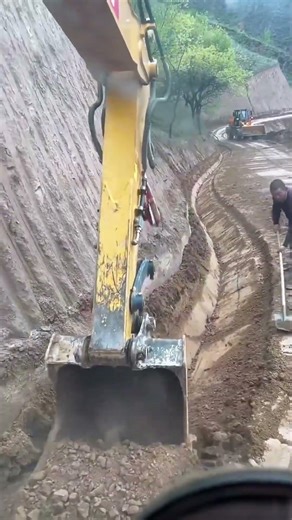 Inside the Extreme Process of Mountain Road Construction